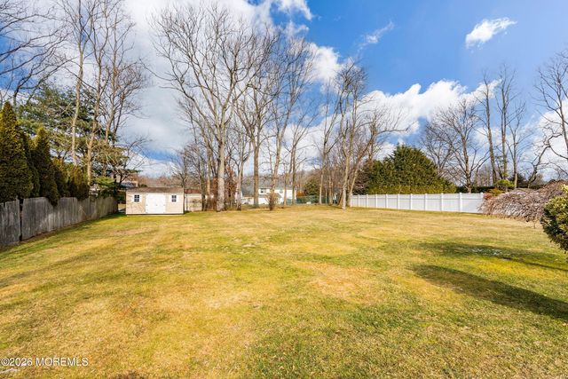 26 Oxford Lane, Eatontown, NJ 07724