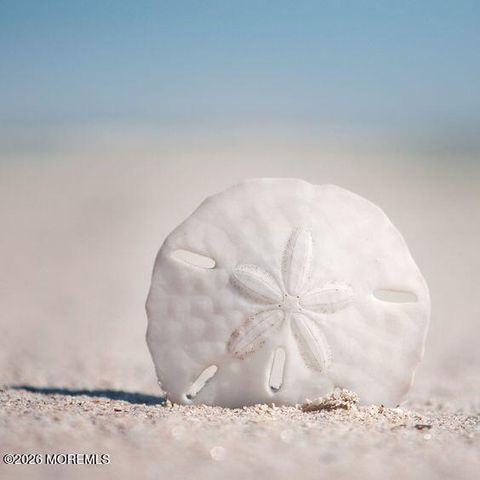 26 Oxford Lane, Eatontown, NJ 07724