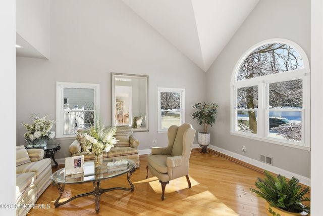 26 Oxford Lane, Eatontown, NJ 07724