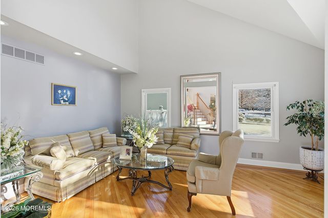 26 Oxford Lane, Eatontown, NJ 07724