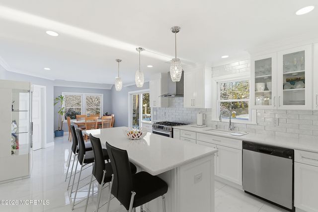 26 Oxford Lane, Eatontown, NJ 07724