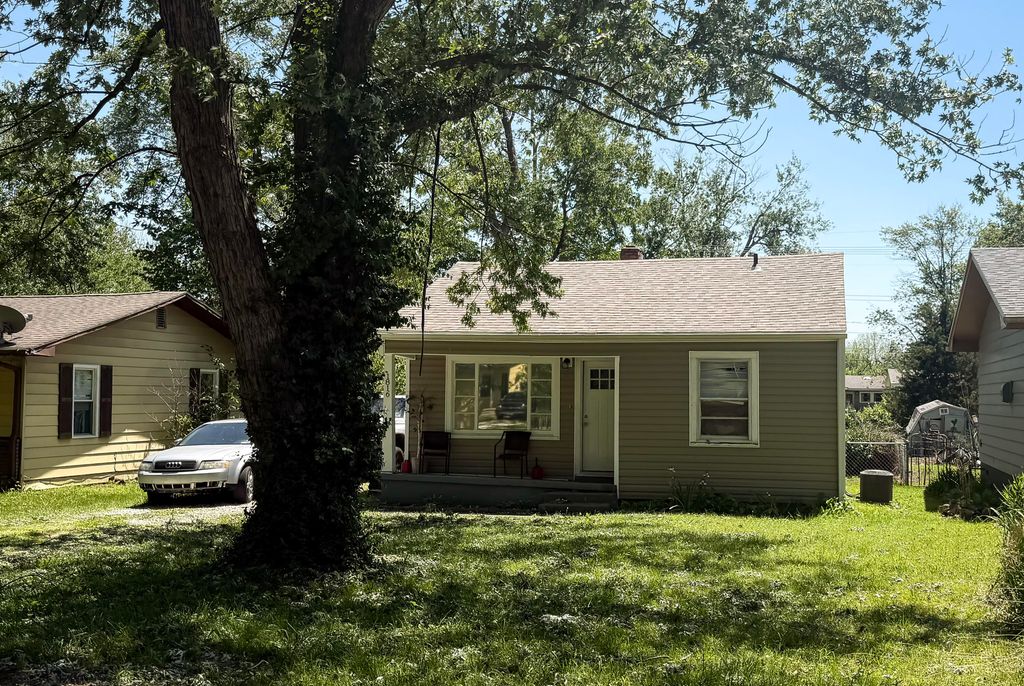 1816 W Scott Street, Springfield, MO 65802