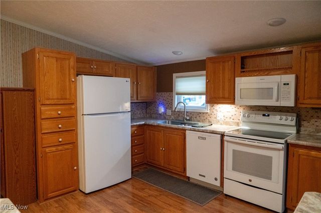 337 Pin Oak Circle, Elyria, OH 44035