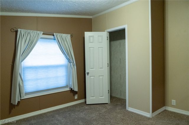 337 Pin Oak Circle, Elyria, OH 44035