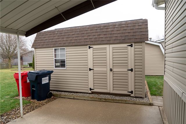 337 Pin Oak Circle, Elyria, OH 44035