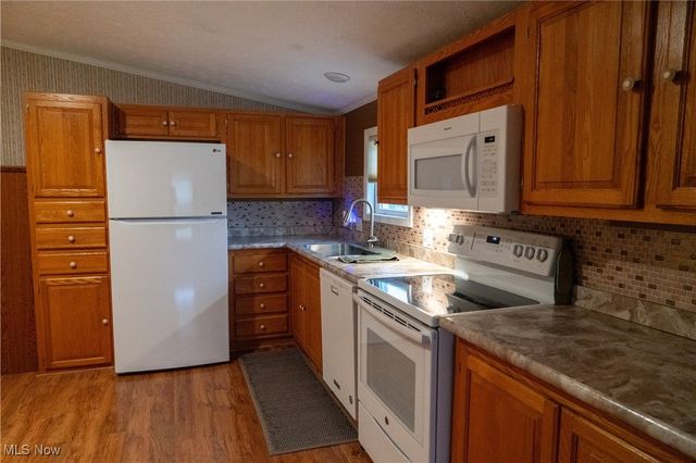 337 Pin Oak Circle, Elyria, OH 44035