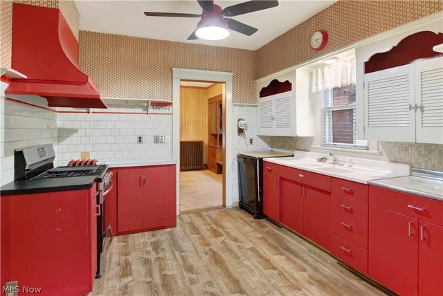 16317 Clifton Boulevard, Lakewood, OH 44107