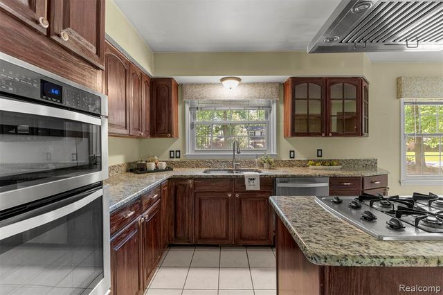 21257 Woodfarm Drive, Northville, MI 48167