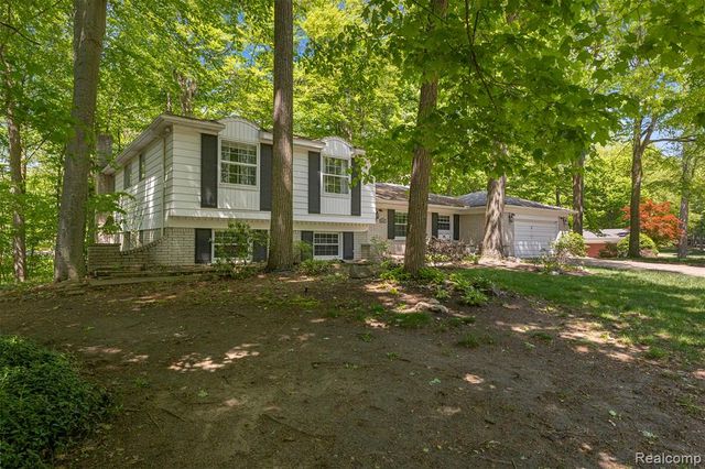 21257 Woodfarm Drive, Northville, MI 48167