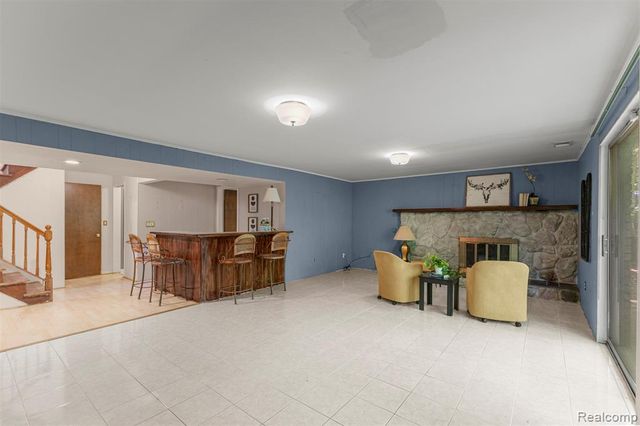21257 Woodfarm Drive, Northville, MI 48167