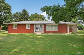 11405 Lake Road, Highland, IL 62249