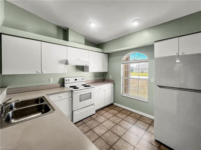 1909 SW Santa Barbara PL # 1909, Cape Coral, FL 33991