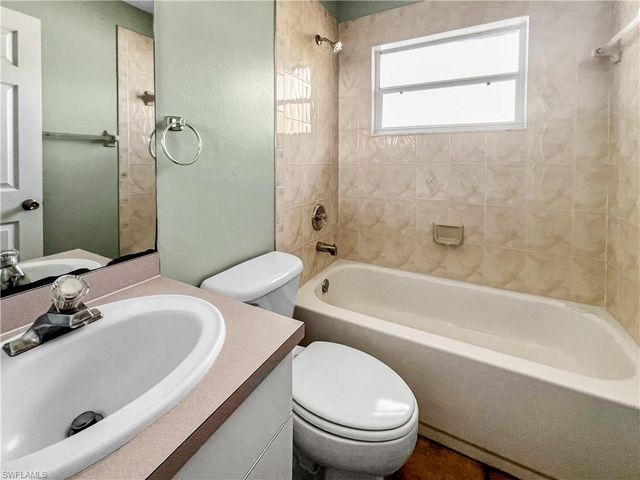 1909 SW Santa Barbara PL # 1909, Cape Coral, FL 33991