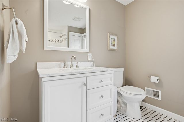 15712 Chadbourne Road, Shaker Heights, OH 44120