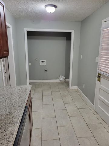 1229 S PERKINS RD, Memphis, TN 38117