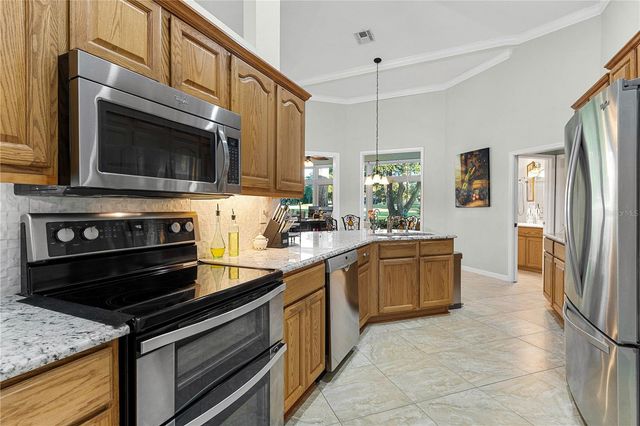 5355 GROVE MANOR, Lady Lake, FL 32159