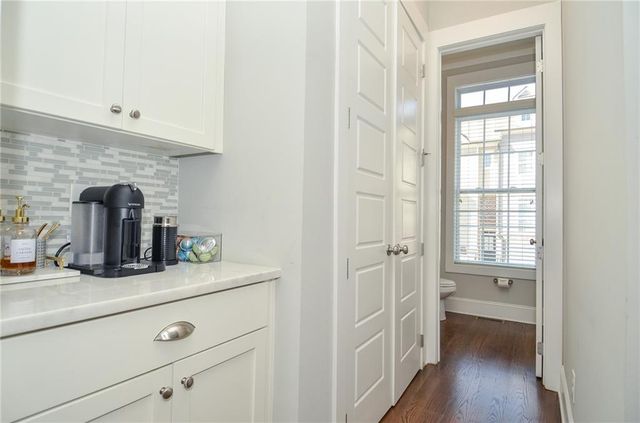 2143 Shale NW Lane, Atlanta, GA 30318