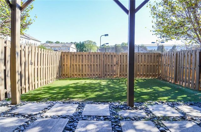 2143 Shale NW Lane, Atlanta, GA 30318