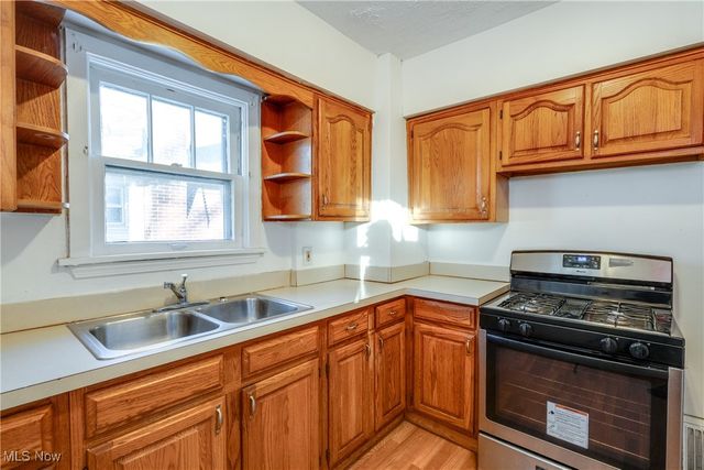 1228 Murray Avenue, Akron, OH 44310