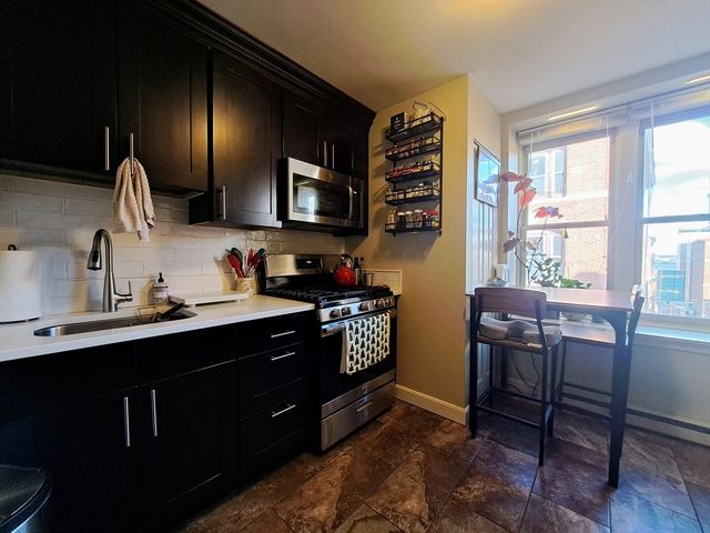 38 Charter 11, Boston, MA 02113