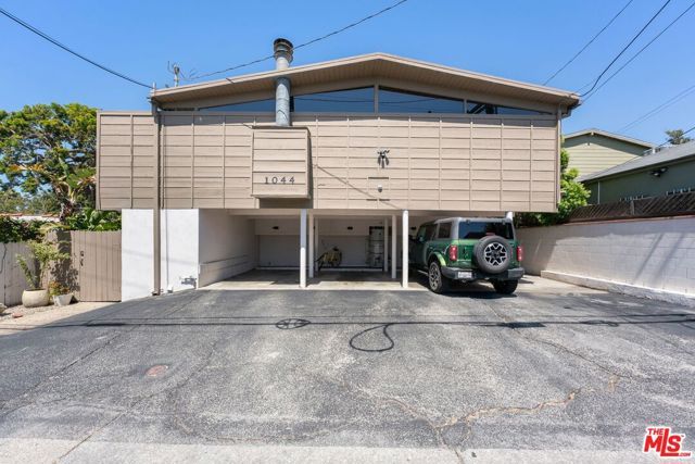 1044 Pacific Street, Santa Monica, CA 90405