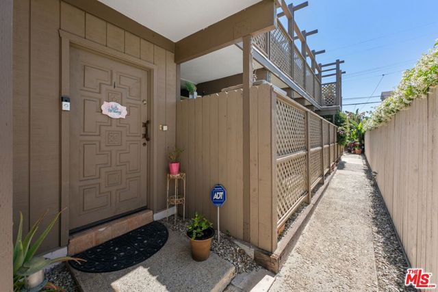 1044 Pacific Street, Santa Monica, CA 90405