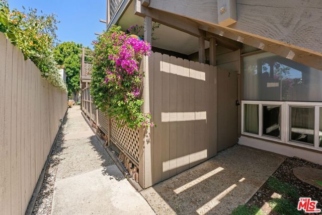 1044 Pacific Street, Santa Monica, CA 90405