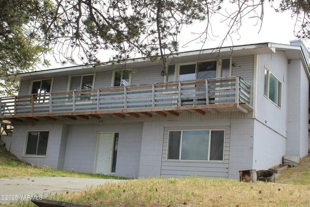 NW 319 Crescent Ave, Sunnyside, WA 98944