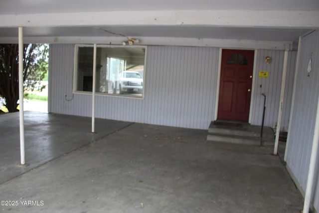 NW 319 Crescent Ave, Sunnyside, WA 98944