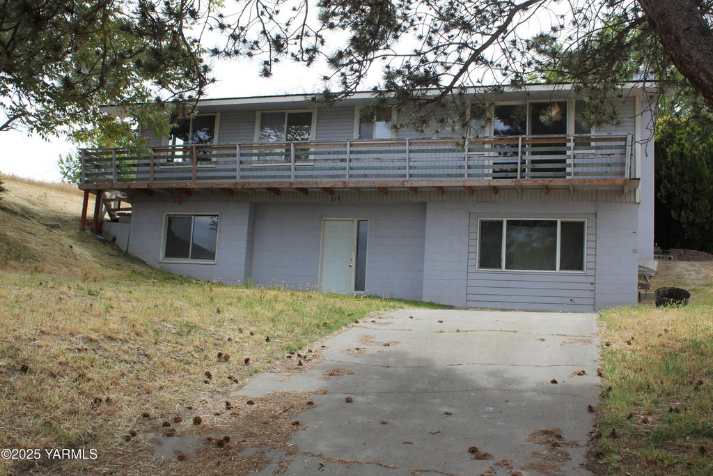 NW 319 Crescent Ave, Sunnyside, WA 98944