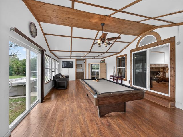 279 Highline DR, Bastrop, TX 78602