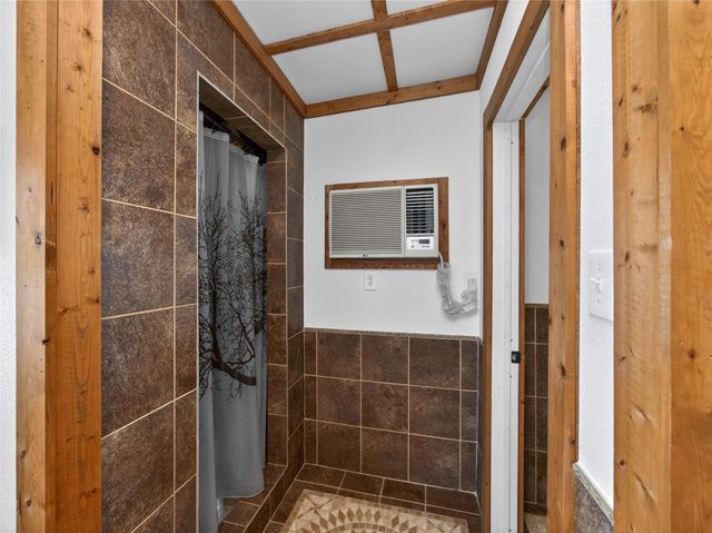 279 Highline DR, Bastrop, TX 78602