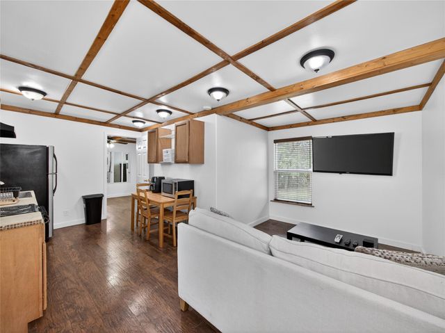 279 Highline DR, Bastrop, TX 78602
