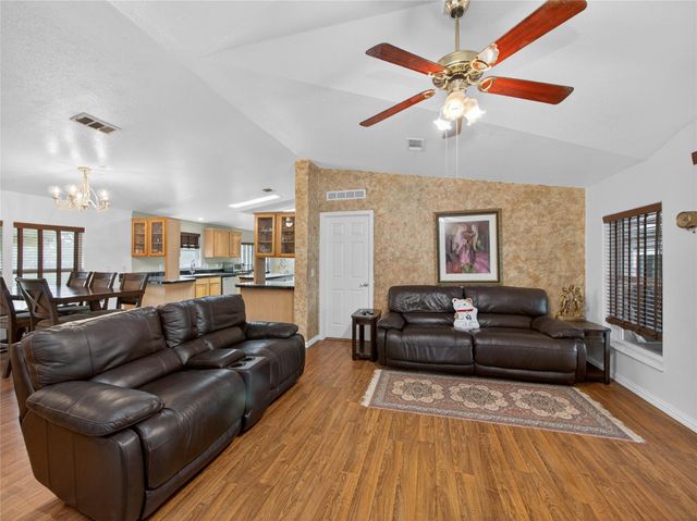 279 Highline DR, Bastrop, TX 78602