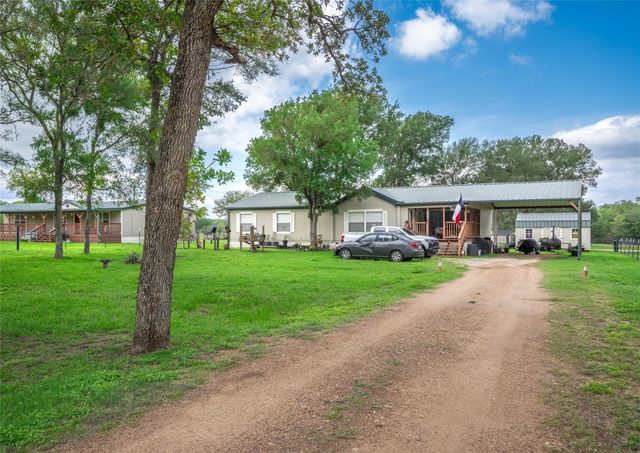 279 Highline DR, Bastrop, TX 78602