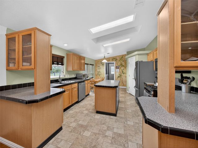 279 Highline DR, Bastrop, TX 78602