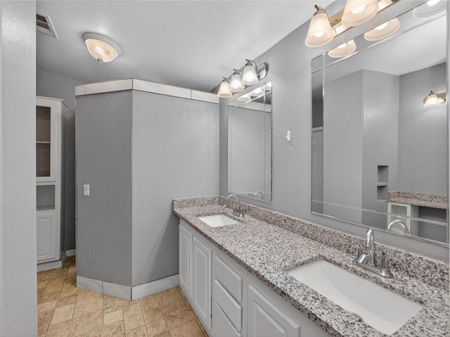 279 Highline DR, Bastrop, TX 78602