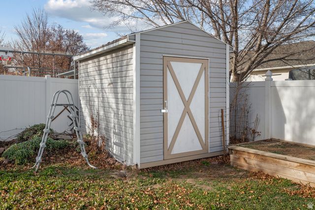 4976 W WOOD SPRING DR, West Jordan, UT 84081