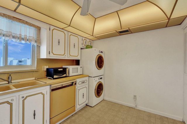 301 Lake Shore Drive 809, Lake Park, FL 33403