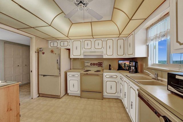 301 Lake Shore Drive 809, Lake Park, FL 33403