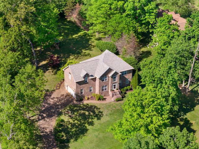 1034 Ridglea Dr, Burns, TN 37029