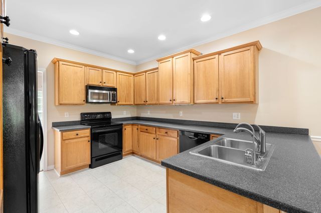 1034 Ridglea Dr, Burns, TN 37029