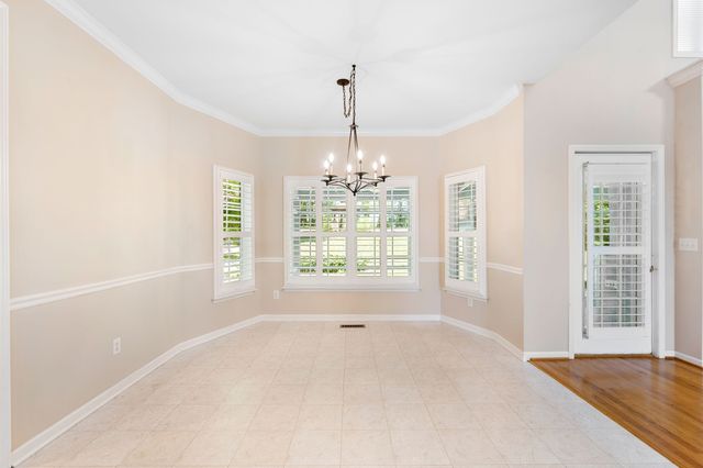 1034 Ridglea Dr, Burns, TN 37029