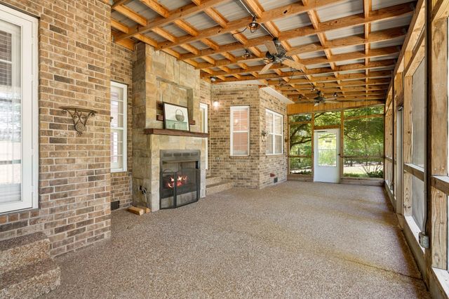 1034 Ridglea Dr, Burns, TN 37029