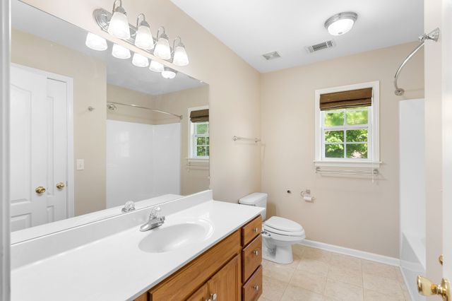1034 Ridglea Dr, Burns, TN 37029