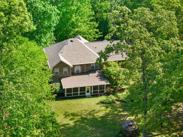 1034 Ridglea Dr, Burns, TN 37029
