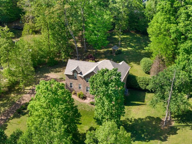 1034 Ridglea Dr, Burns, TN 37029