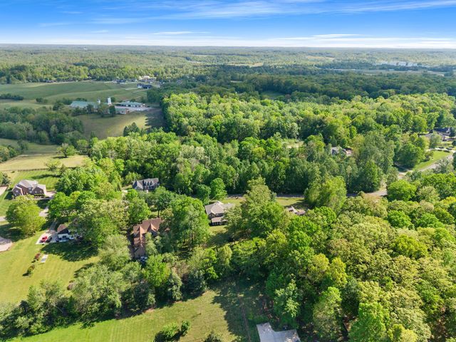 1034 Ridglea Dr, Burns, TN 37029