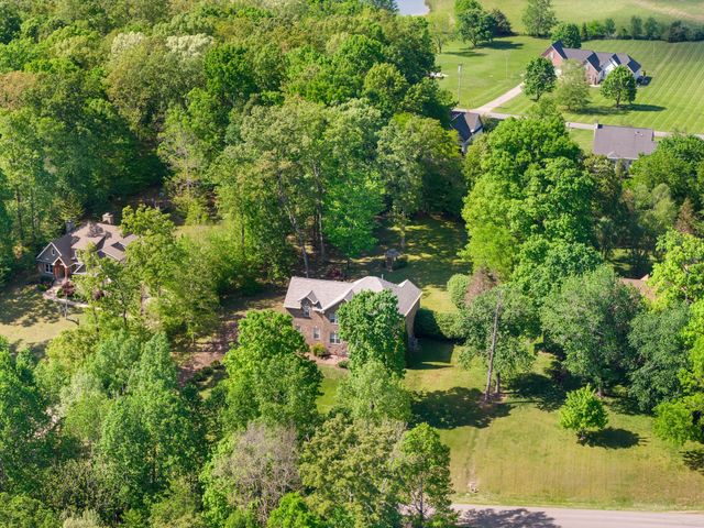 1034 Ridglea Dr, Burns, TN 37029