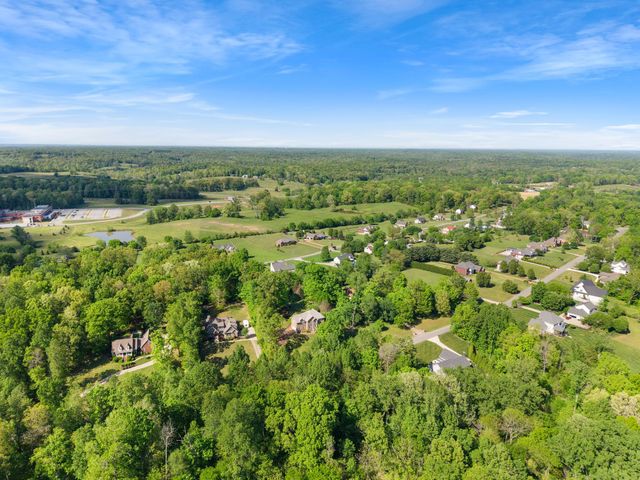 1034 Ridglea Dr, Burns, TN 37029